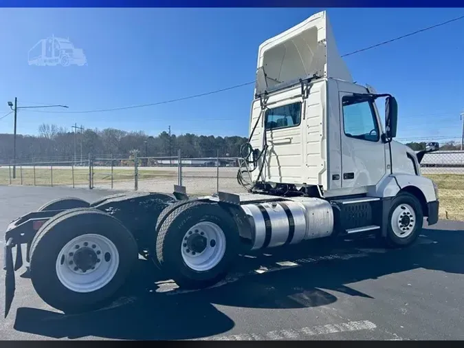 2016 VOLVO VNL64T300