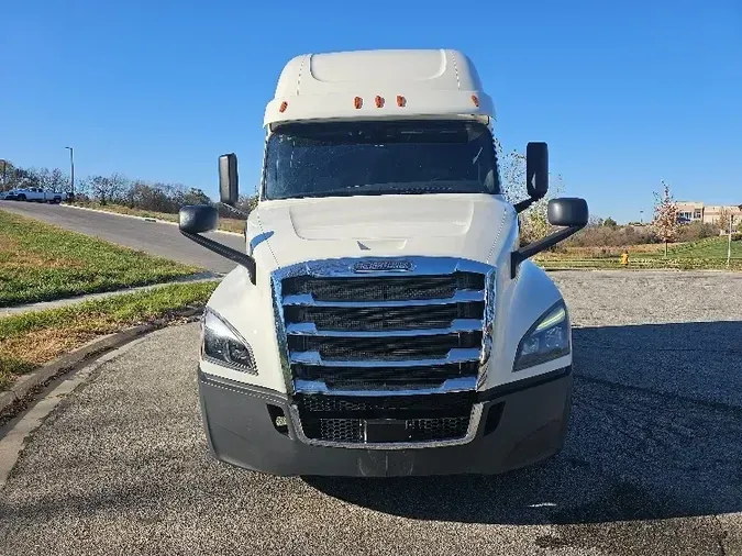 2019 Freightliner T12664ST