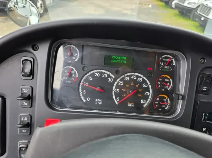 2016 FREIGHTLINER M2 106