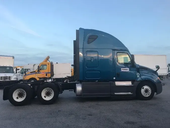 2020 Freightliner T12664ST