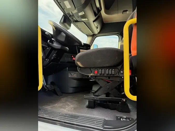 2023 Freightliner Cascadia5f7ada095a4cf71a34e9d2cbcc284073