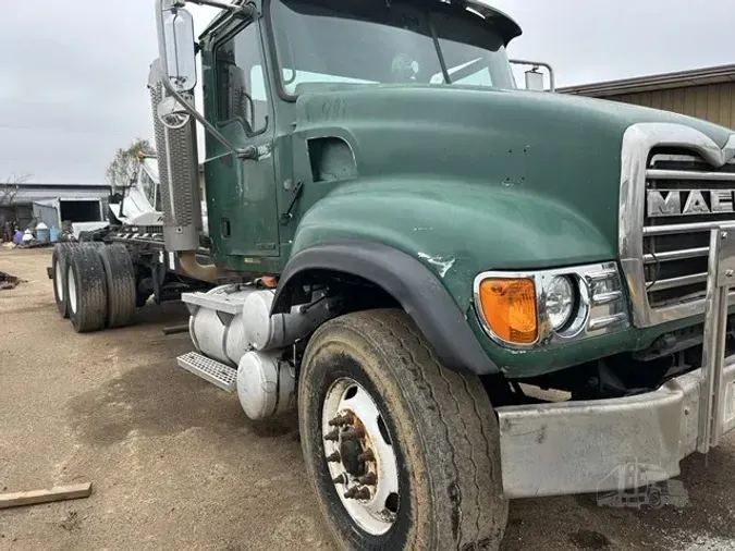 2004 MACK GRANITE CV713