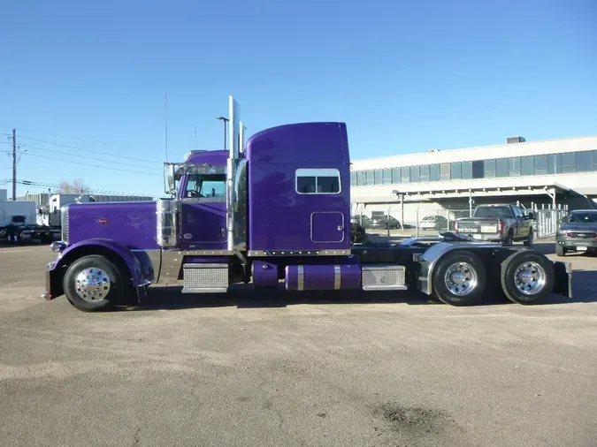 2021 Peterbilt 389