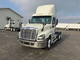 2016 FREIGHTLINER X12564ST