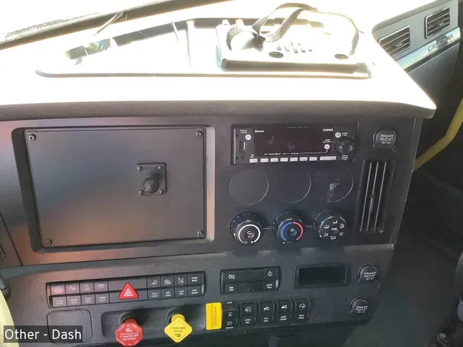 2023 Freightliner Cascadia 126