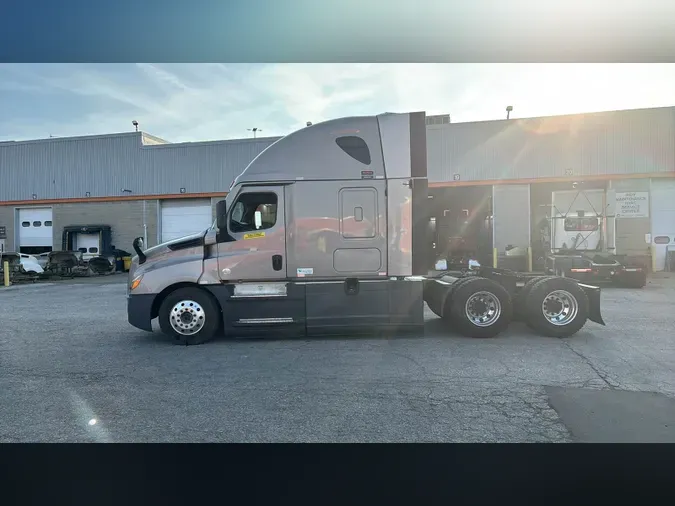 2022 Freightliner Cascadia 126