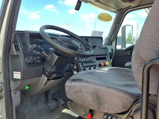 2020 NAVISTAR INTERNATIONAL LT625 DAYCAB T/A