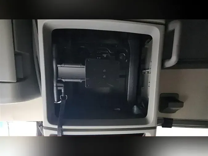 2021 VOLVO VNL760