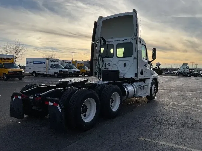 2020 Freightliner T12664ST