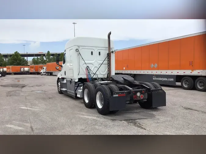 2020 Freightliner Cascadia 126