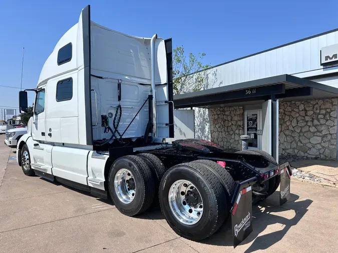 2025 VOLVO VNL64T860