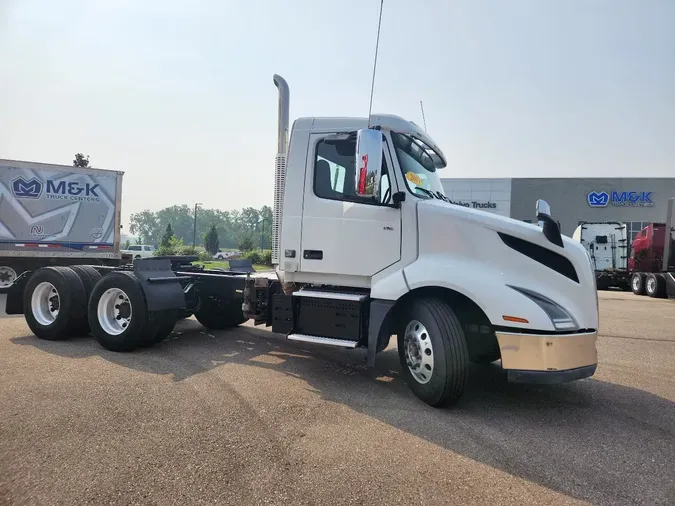 2019 VOLVO VNL64T300