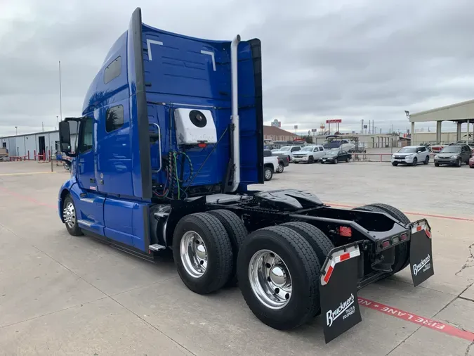 2020 VOLVO VNL64T760