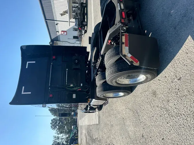 2019 Volvo VNL64T760