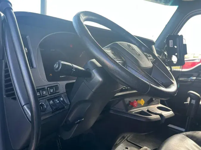2023 Kenworth W990