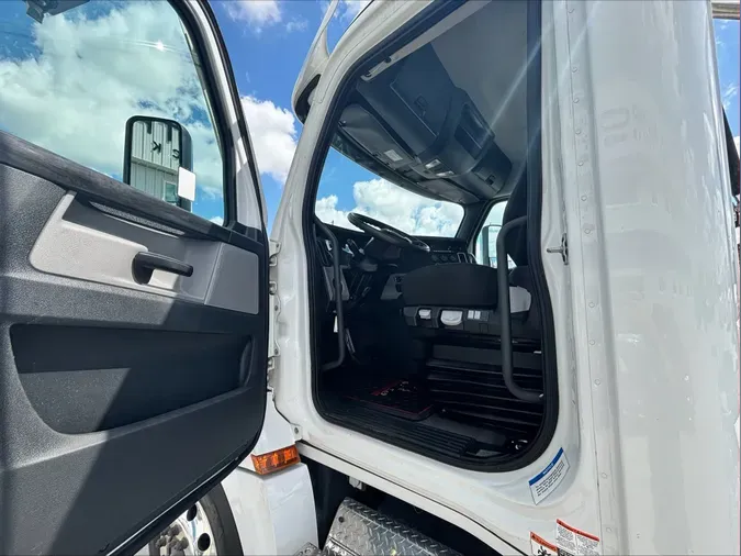 2024 Freightliner Cascadia 126