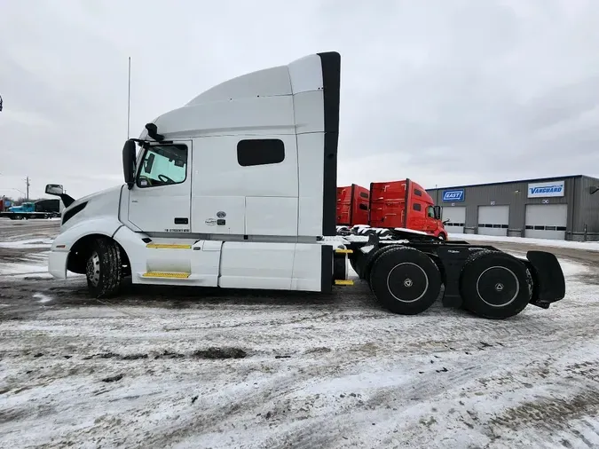 2021 VOLVO VNL64T740