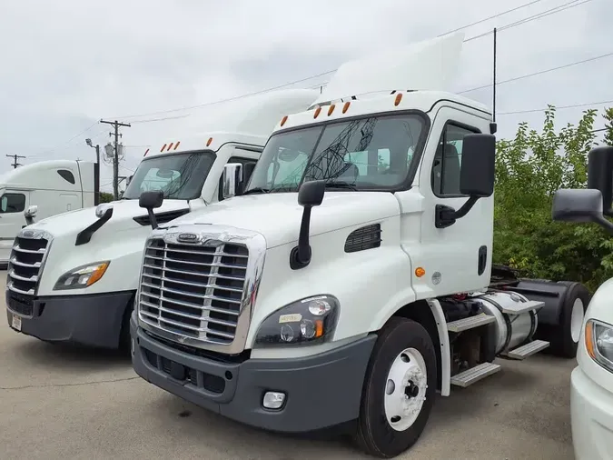 2019 FREIGHTLINER CASCADIA 1135fa35759f41006123a65008d3fb2a17e