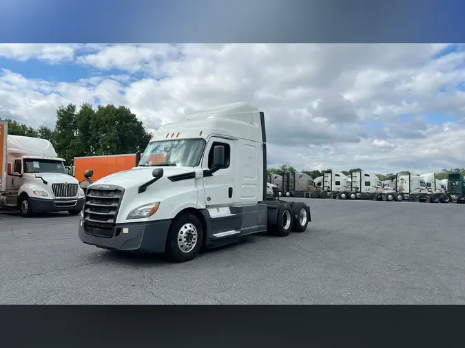 2020 Freightliner Cascadia 126
