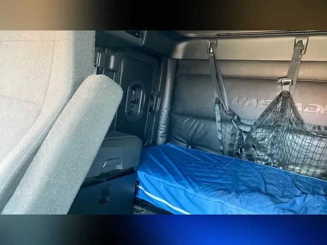 2024 Freightliner Cascadia 1265fa90f268bbb5ad742884b7fa37cedff