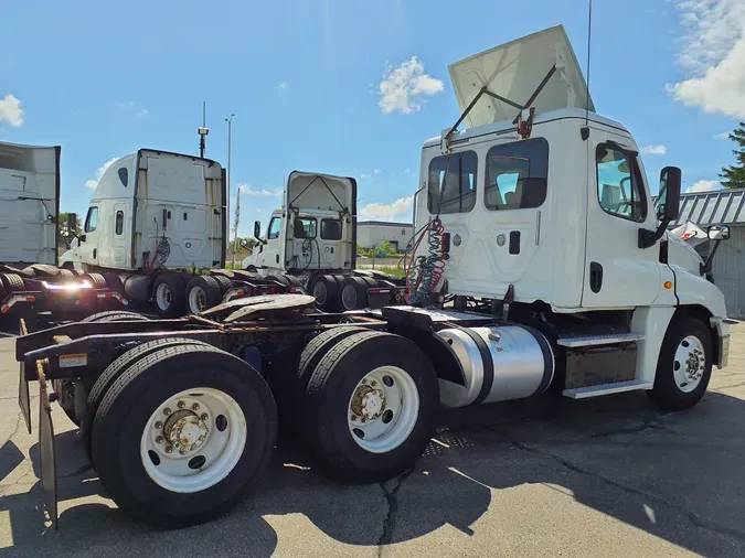 2017 FREIGHTLINER/MERCEDES CASCADIA 125