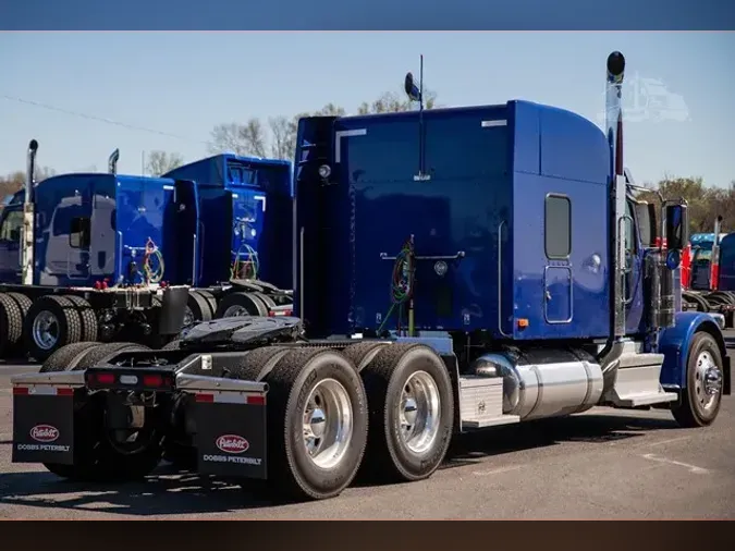 2025 PETERBILT 589