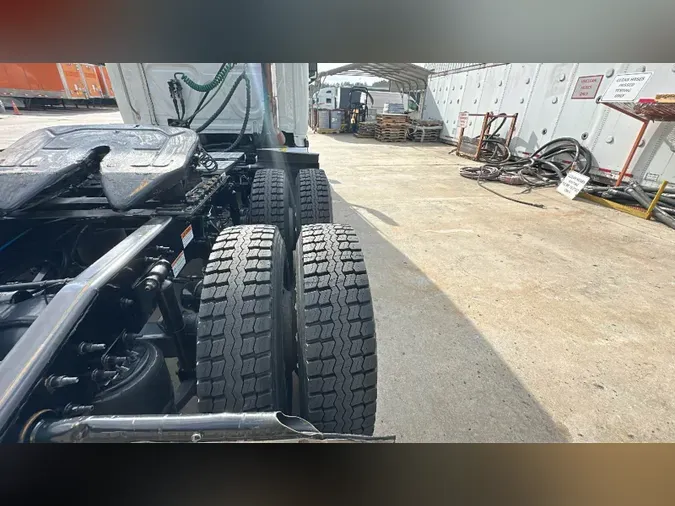 2021 Freightliner Cascadia 126