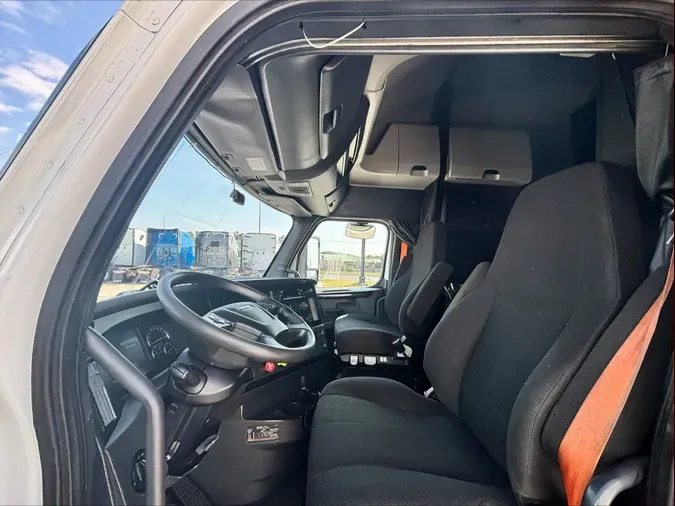 2023 Freightliner Cascadia 126