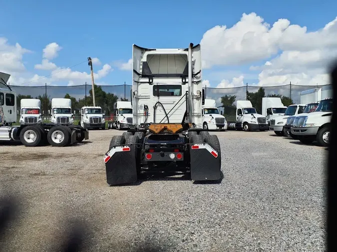 2019 VOLVO VNL64T-300