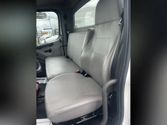 2022 Freightliner Business Class M2 112