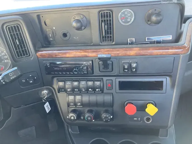 2019 NAVISTAR INTERNATIONAL LT625 DAYCAB T/A5fb9574ebbc3257755cb3d9fcab825af