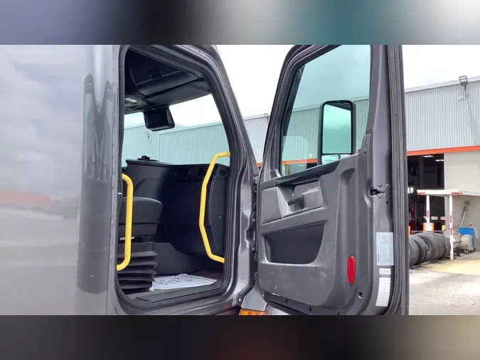2023 Freightliner Cascadia