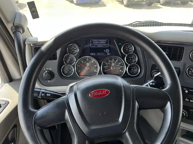 2022 Peterbilt 579