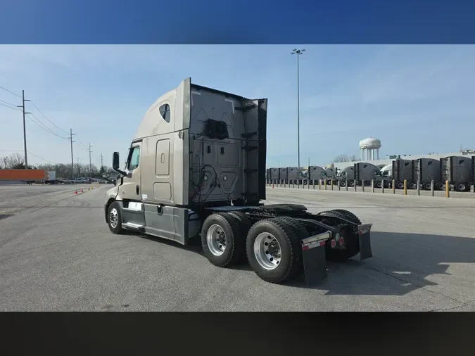 2022 Freightliner Cascadia 126