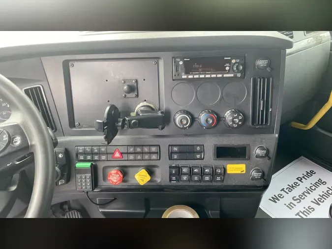 2023 Freightliner Cascadia 126