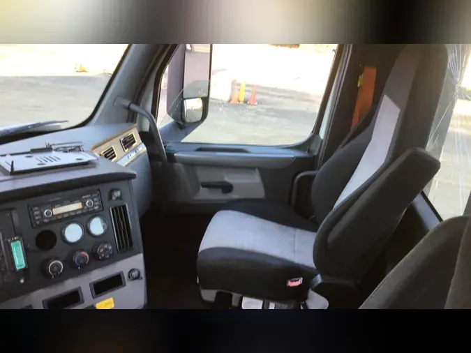 2019 Freightliner Cascadia 126