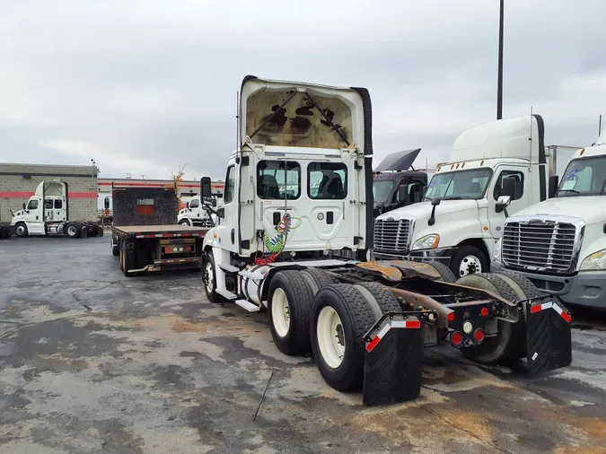 2016 FREIGHTLINER/MERCEDES CASCADIA 125