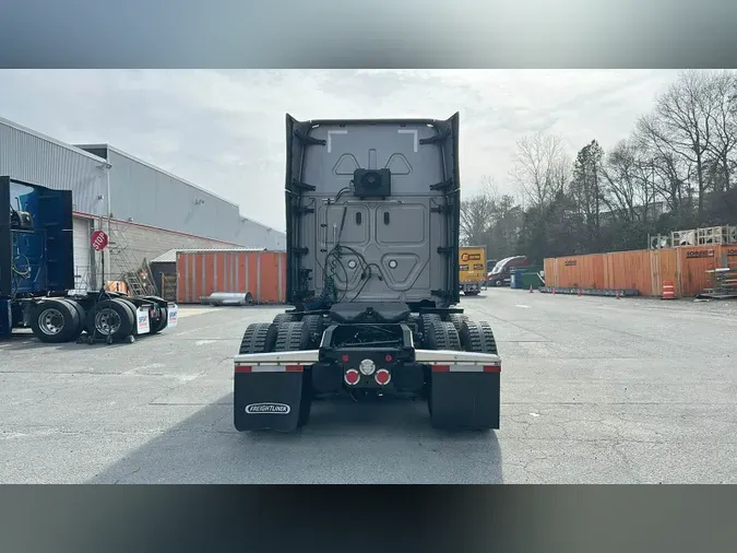 2022 Freightliner Cascadia 126