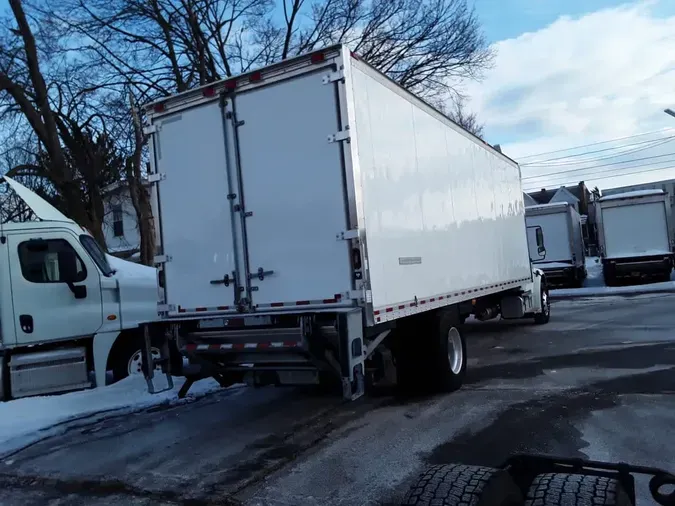 2020 FREIGHTLINER/MERCEDES M2 106