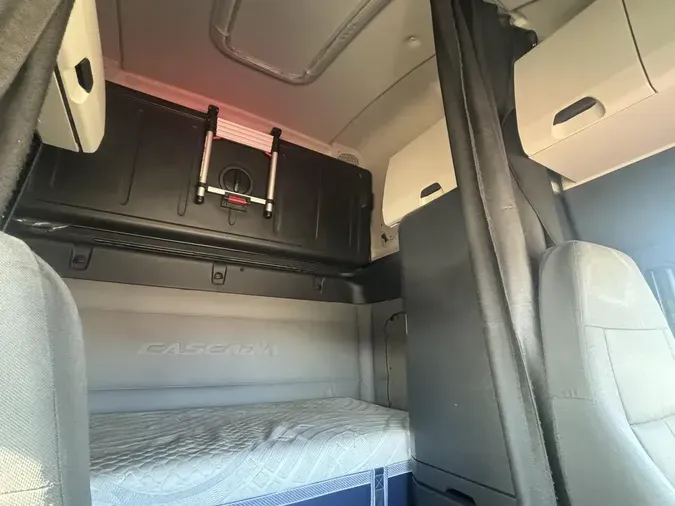 2020 Freightliner Cascadia 126