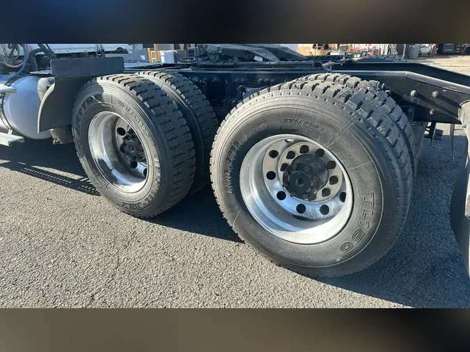 2020 Freightliner Cascadia 126