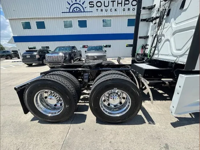 2021 Freightliner Cascadia 126