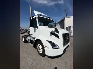 2020 VOLVO VNR42T 300