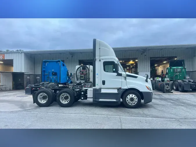 2020 Freightliner Cascadia 126