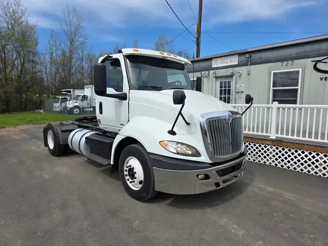 2019 NAVISTAR INTERNATIONAL RH613 DAYCAB S/A