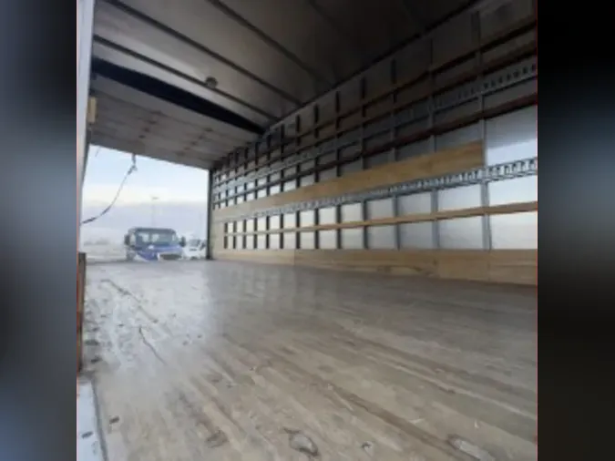 2015 FREIGHTLINER/MERCEDES M2 106