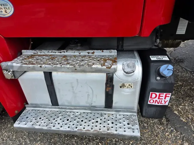 2018 FREIGHTLINER M2 106
