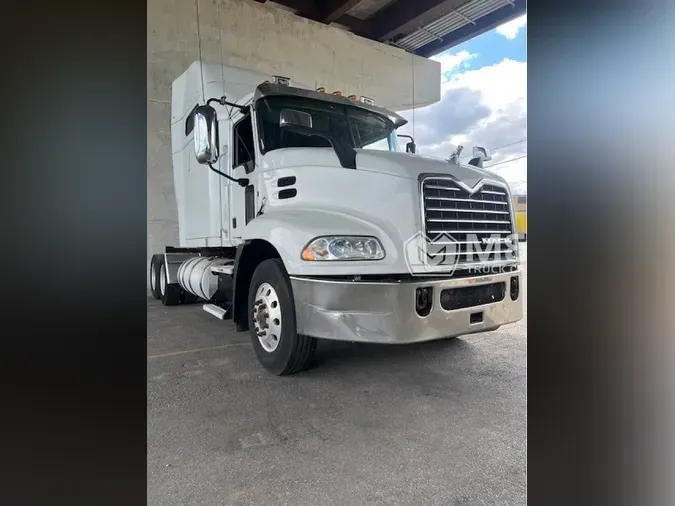 2015 MACK CXU613