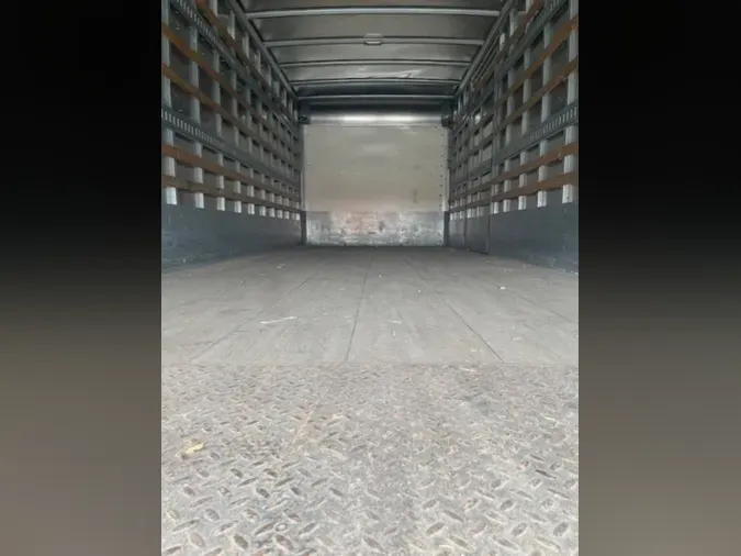 2018 FREIGHTLINER M2 106