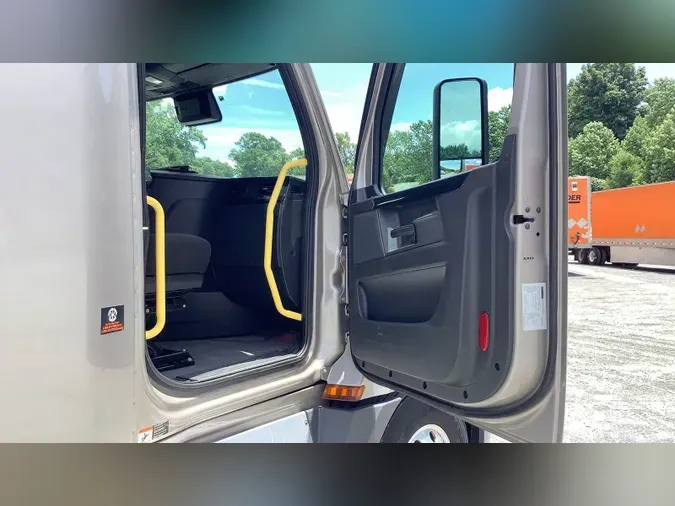 2023 Freightliner Cascadia 126